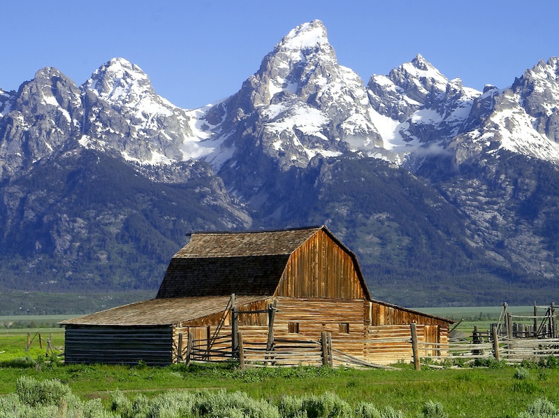 The John Moulton Barn on Mormon Row at the base of the Grand Tetons, Wyoming. By Jon Sullivan, PD Photo. [Public domain], via Wikimedia Commons